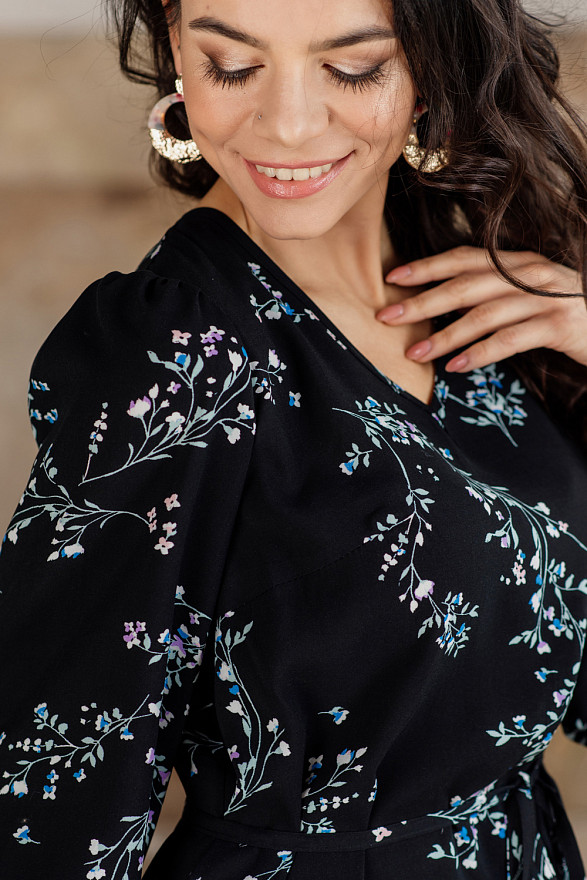 Длинное платье с V образным вырезом