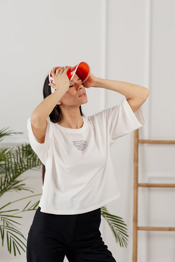 Milk T-shirt with slogan 