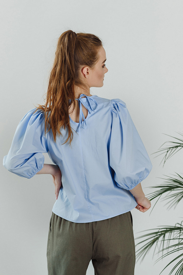 Блакитна коттоновая блузка