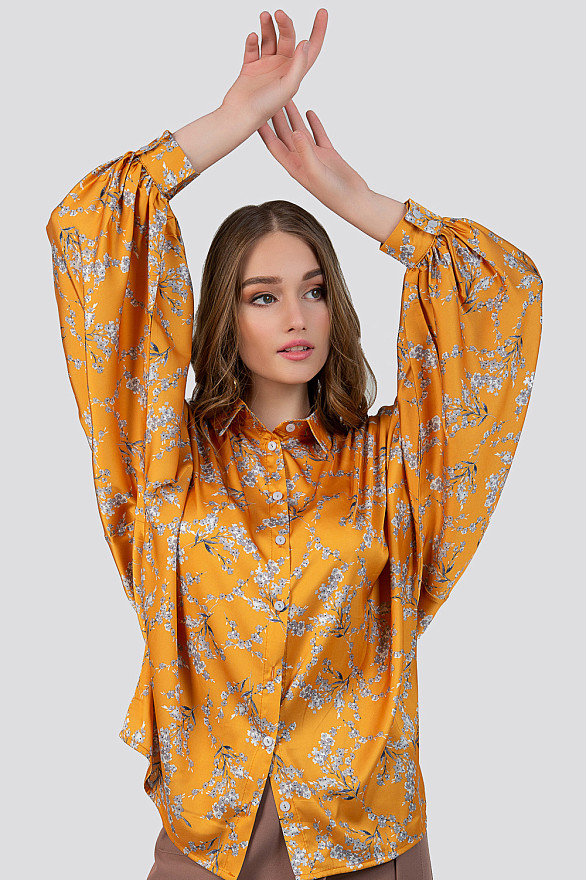 Желтая шёлковая блуза с объемным рукавом