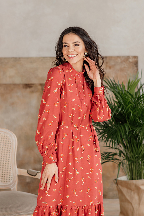 Long dress with ruffle and belt