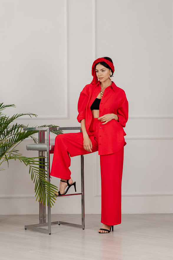 Кораловий лляний брючний костюм