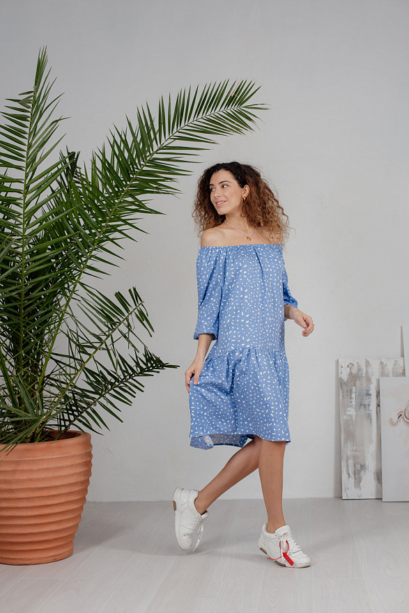 Блакитна бавовняна сукня вільного крою