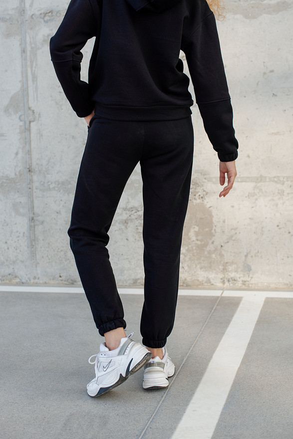 Чорні спортивні брюки джогери