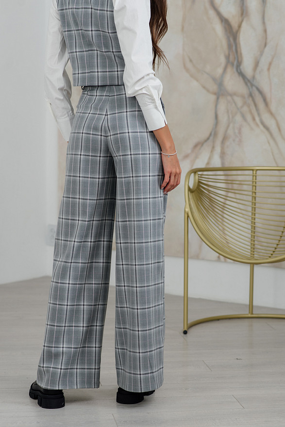 Широкие брюки палаццо в клетку с высокой посадкой