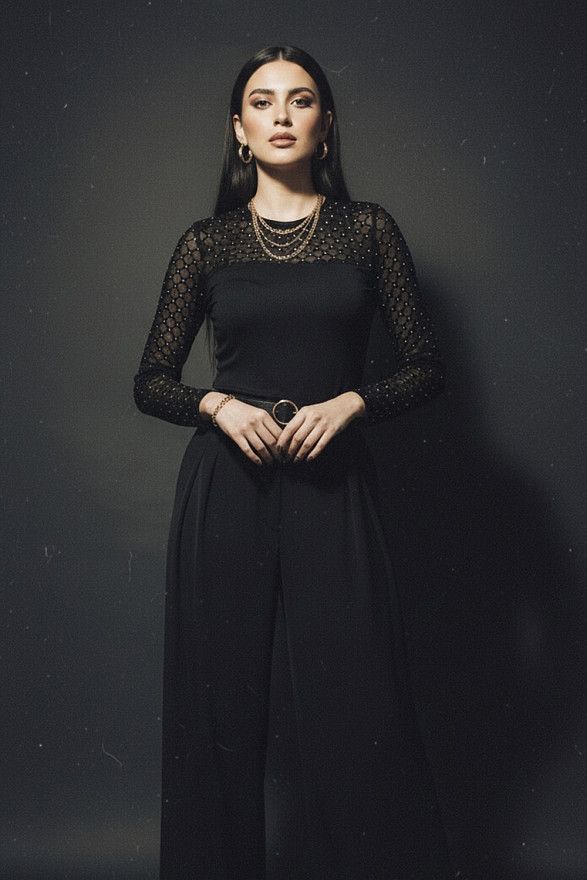 Чёрный боди с декольте и блестящей сеткой-флок