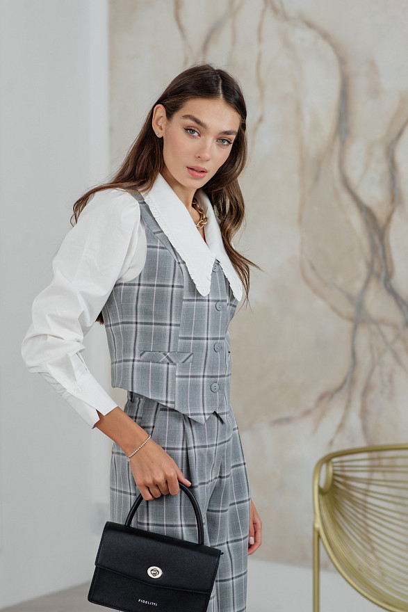 Укорочений жилет на ґудзиках