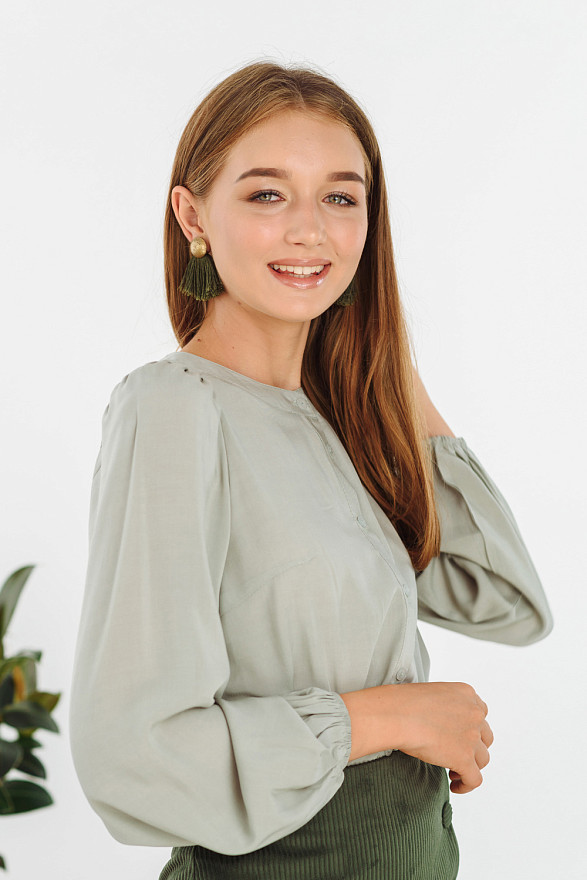 Оливкова блузка з круглою горловиною