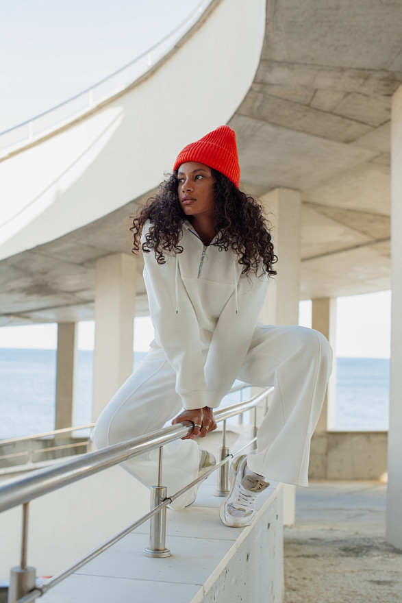 Milk cropped sweatshirt with snake