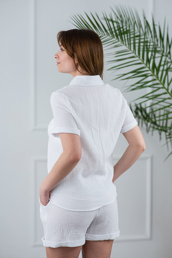 Легкий белый костюм-двойка