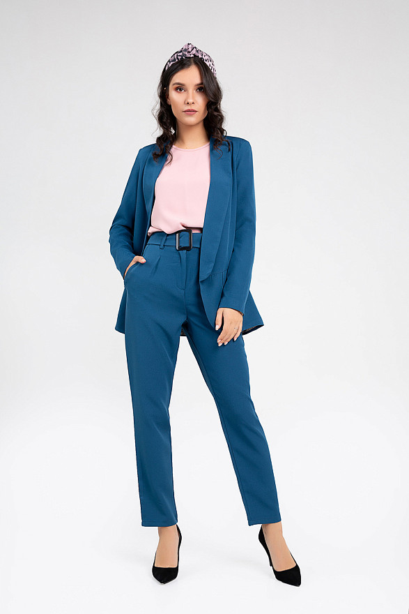 Jacket with collar apage