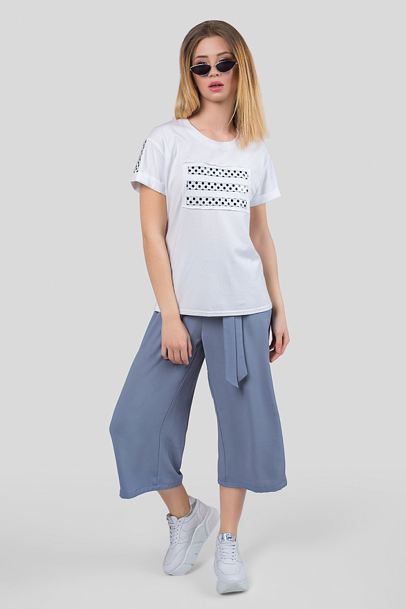 Белая футболка с вставкой в горошек