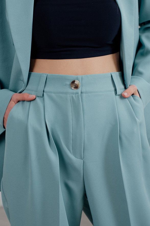 Мятные брюки на талии со стрелками