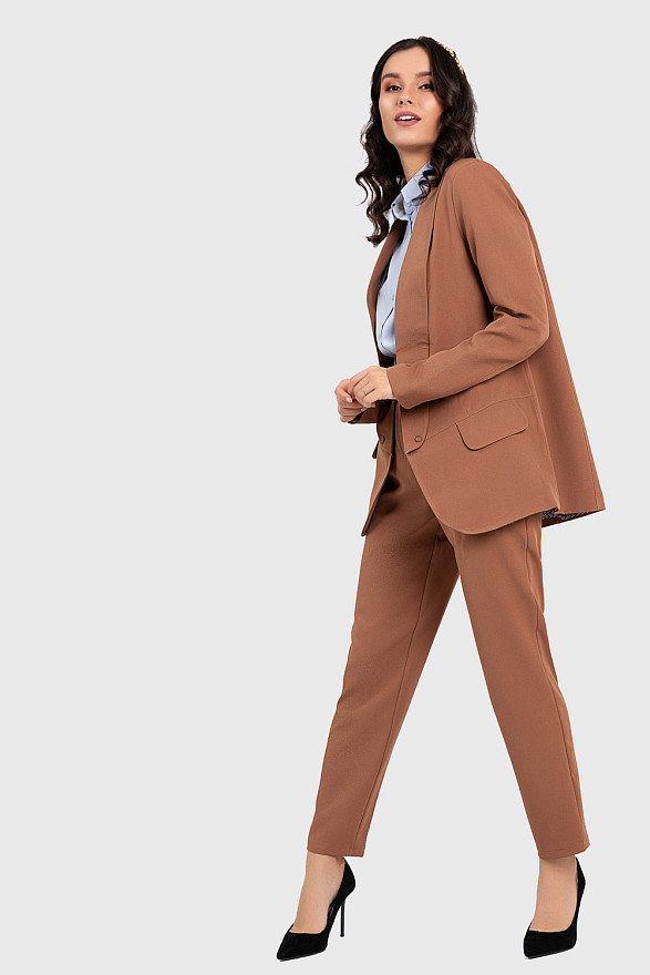 Jacket with collar apage