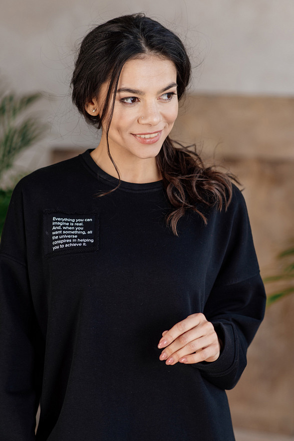 Чорне спортивне плаття з написами