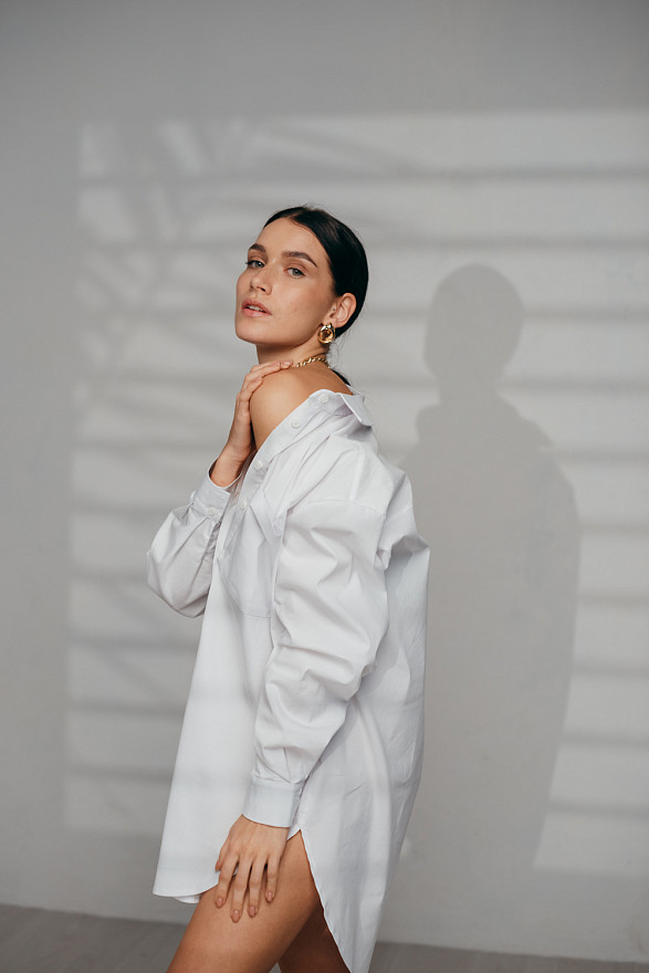 Біла бавовняна оверсайз сорочка