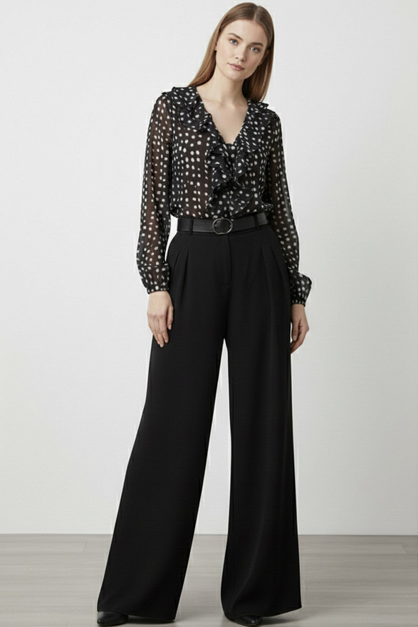 Чорна елегантна блуза з воланами