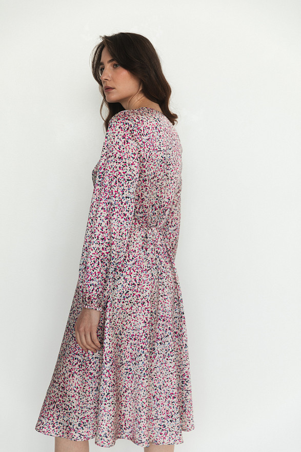 Напівприталена сукня-міді у кольорі 