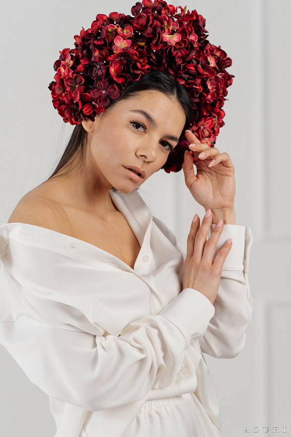 Білий шовковий костюм