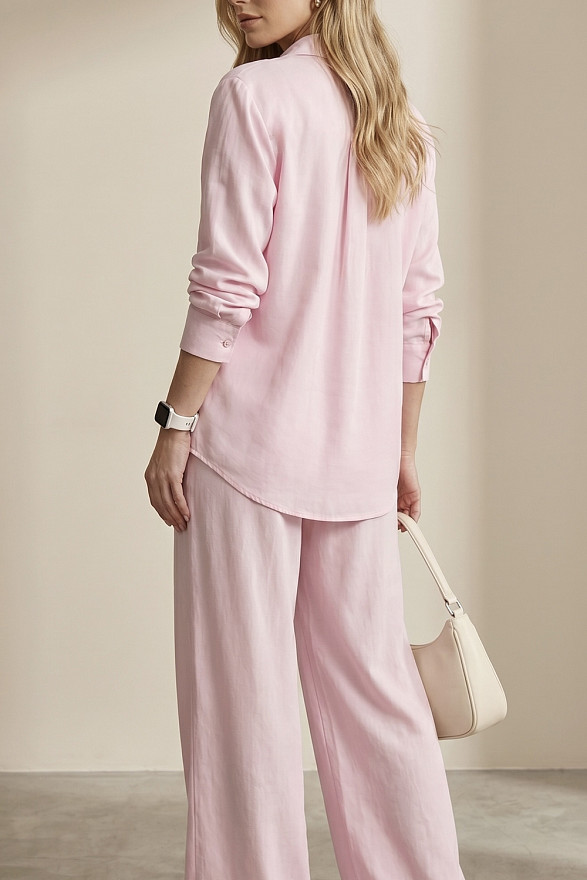 Loose-fitting pink blouse with a belt