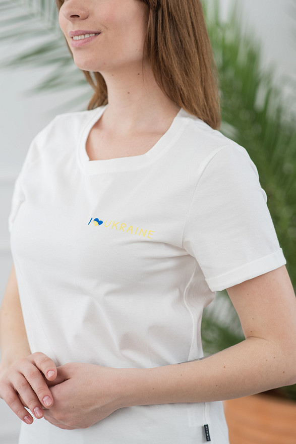 Молочна бавовняна футболка «Ukraine»