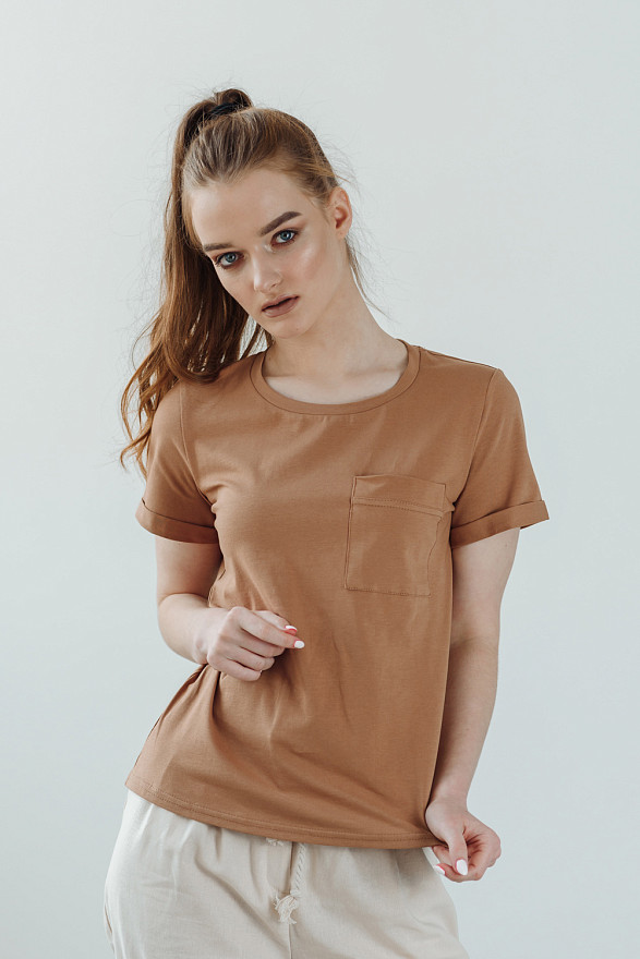Бежевая футболка из хлопка