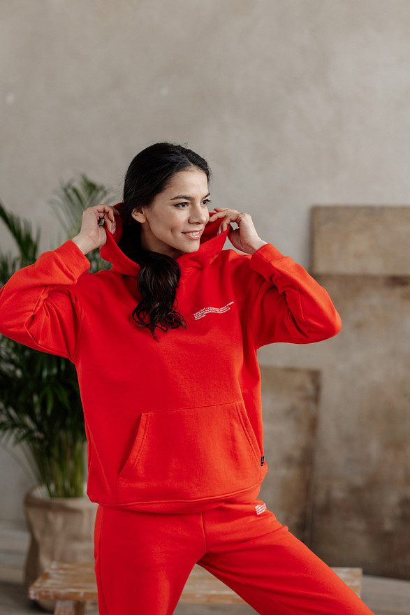 Оранжевый свитшот с надписью