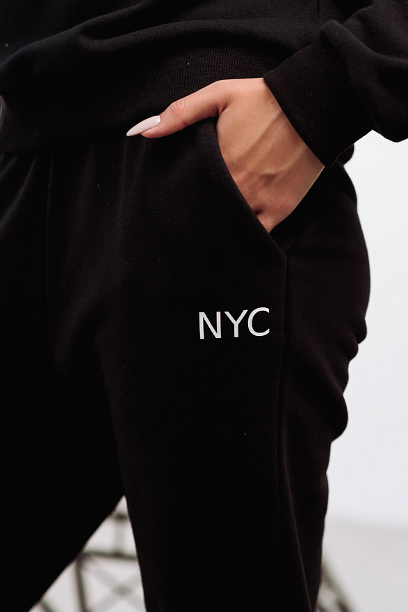 Чорні спортивні штани