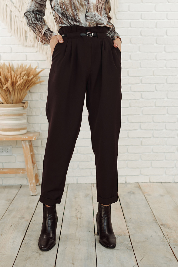 Chocolate color pants with pockets