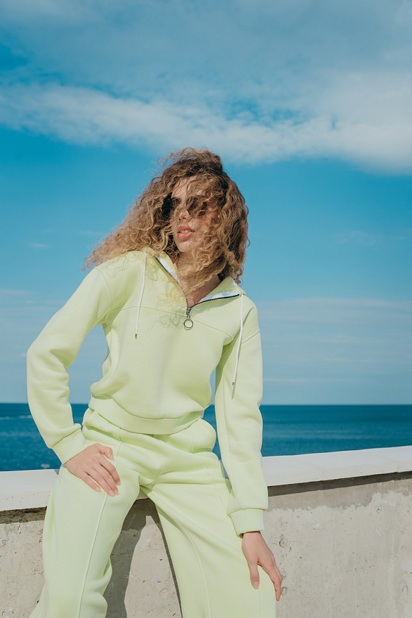 Cropped sweatshirt with drawstring and hood