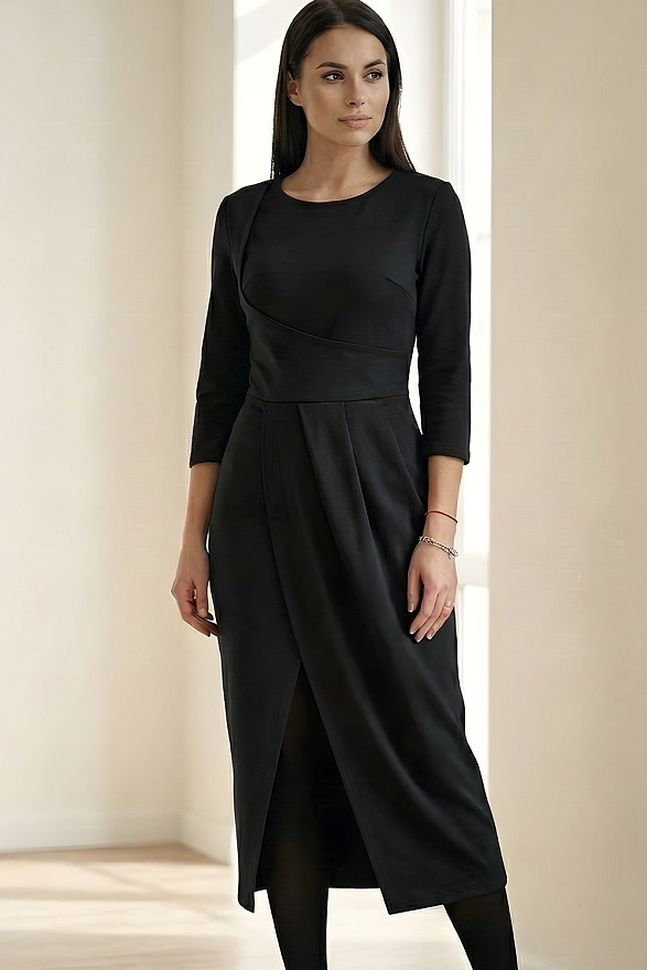 Чорна сукня-міді з асиметричною спідницею на запах