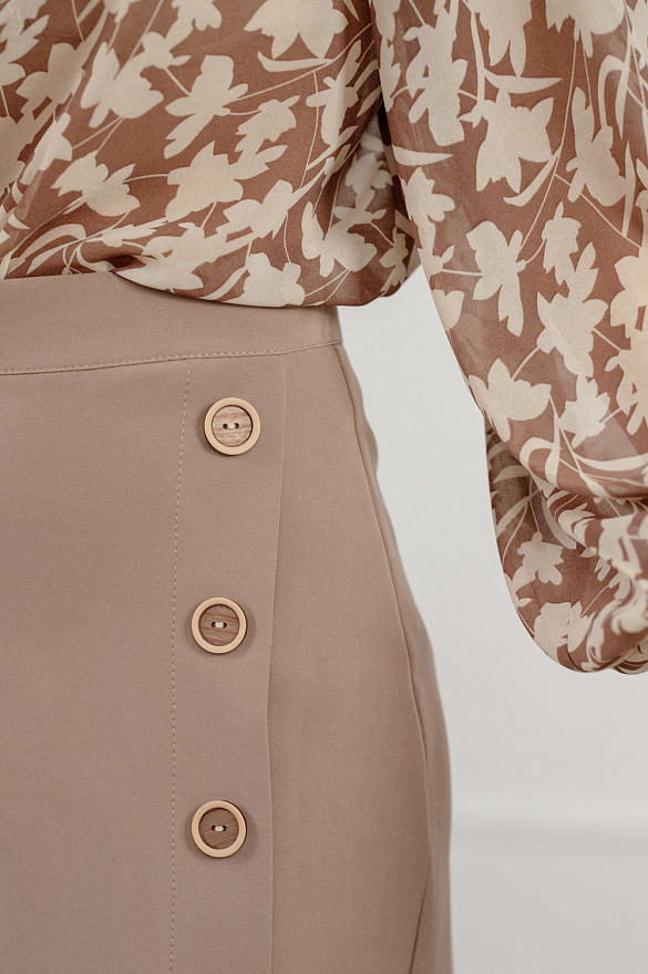 Beige midi skirt with fitted cut