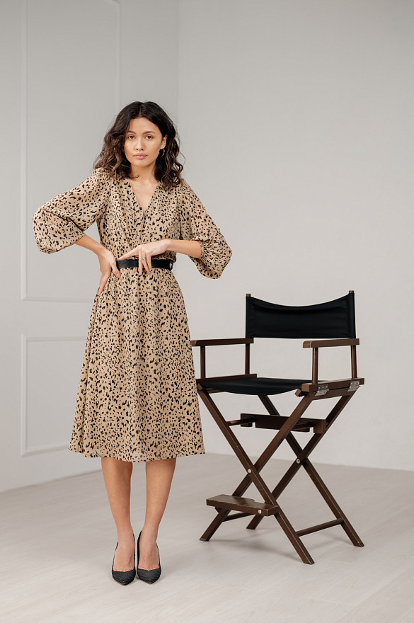 Легке шифонове плаття міді для романтичних зустрічей у бежевому кольорі 