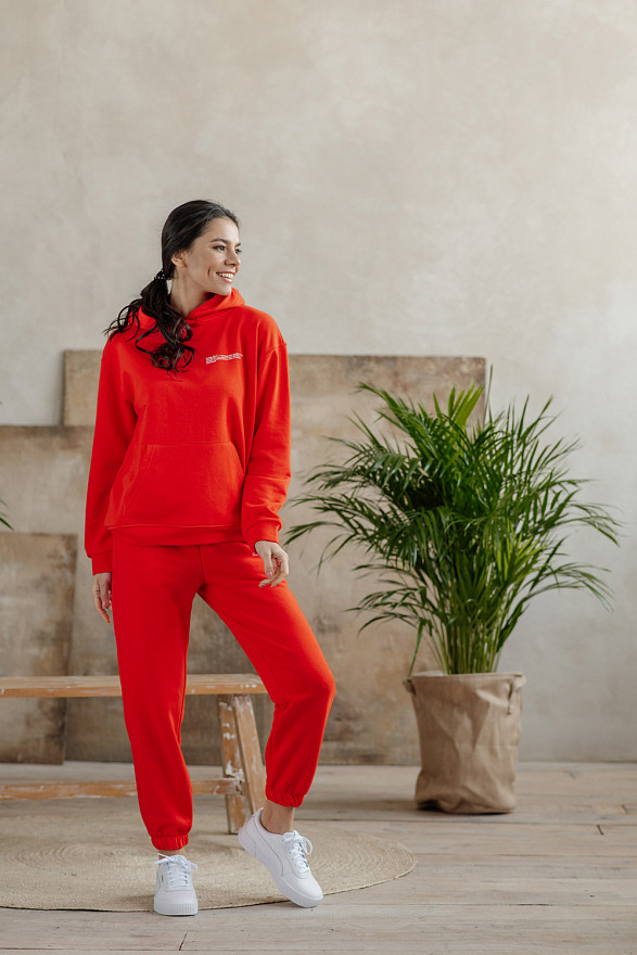 Оранжевый свитшот с надписью