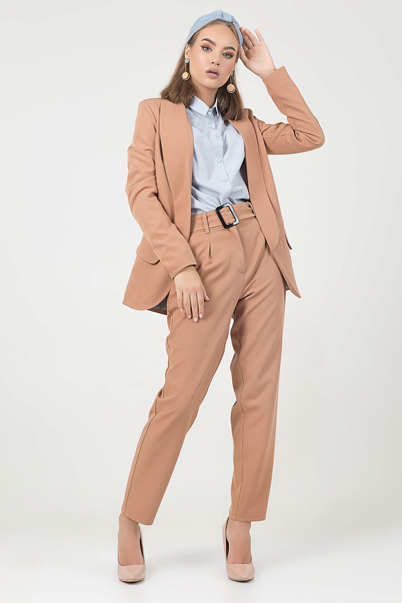 Jacket with collar apage