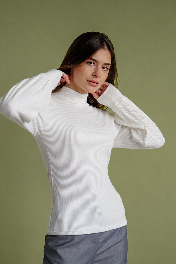 Молочний трикотажний гольф