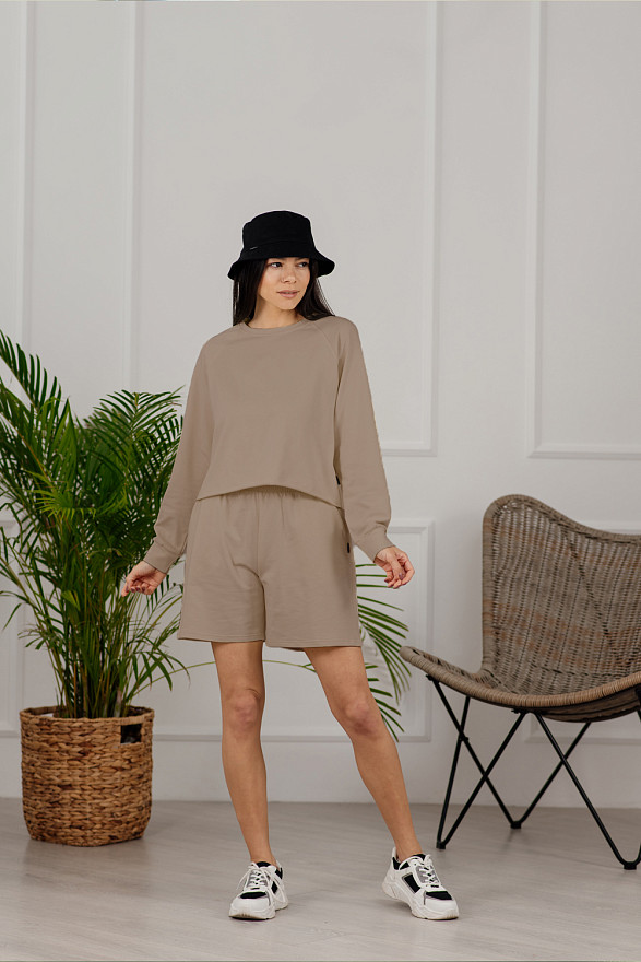 Beige tracksuit with shorts