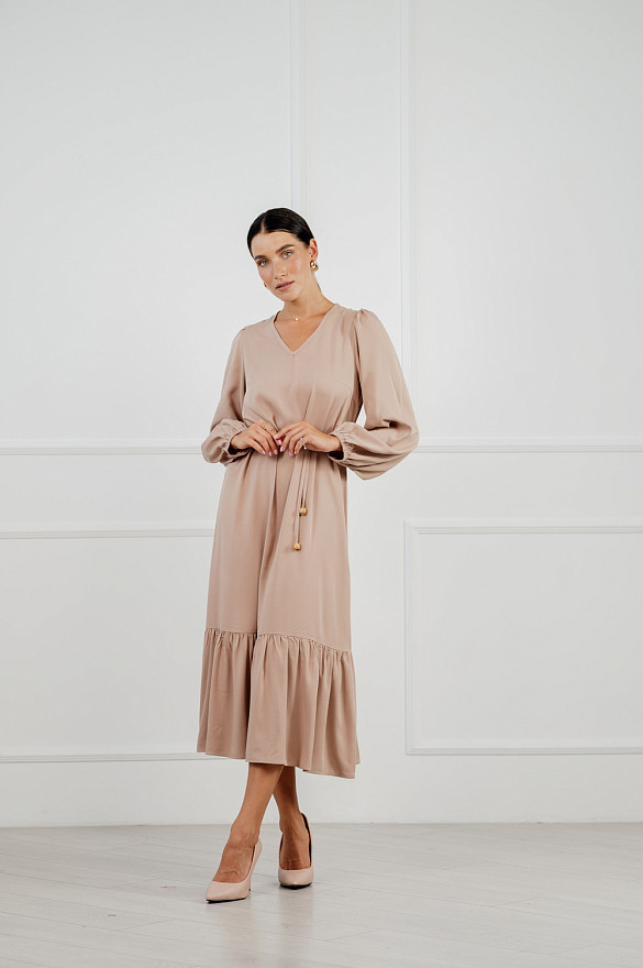 Casual оversize-платье в нежном бежевом цвете.