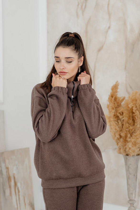 В'язаний шоколадний спортивний костюм