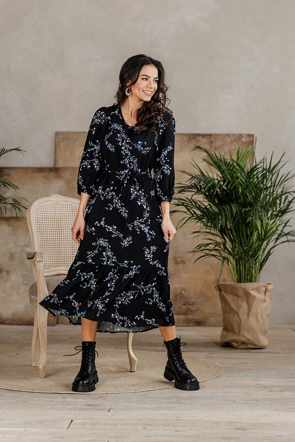 Длинное платье с V образным вырезом