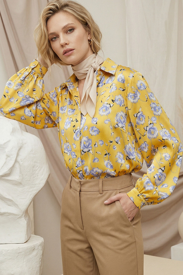 Яскрава жовта блуза з коміром