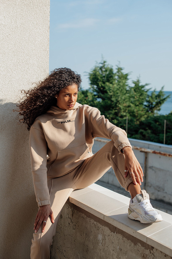 Теплий світшот з написом з великим капюшоном