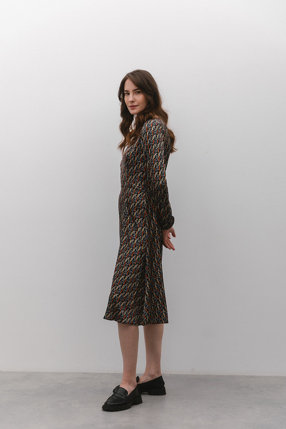 Semi-fitted midi dress