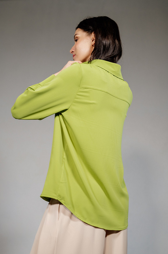 Оливковая блуза на пуговицах