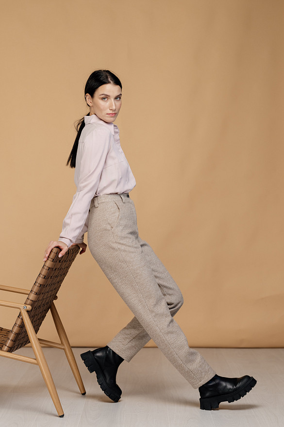 Бежевые брюки прямого кроя 