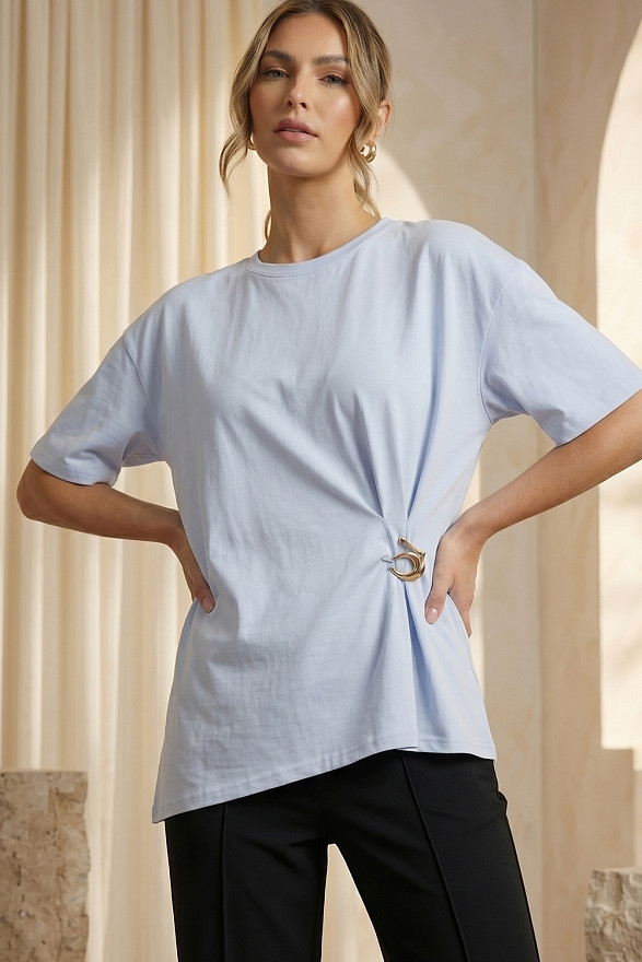 Light blue asymmetrical loose T-shirt with a slit and a brooch