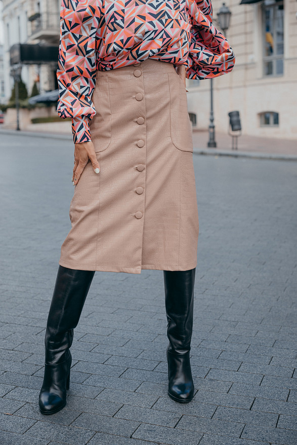 Миди юбка из эко кожи на пуговицах