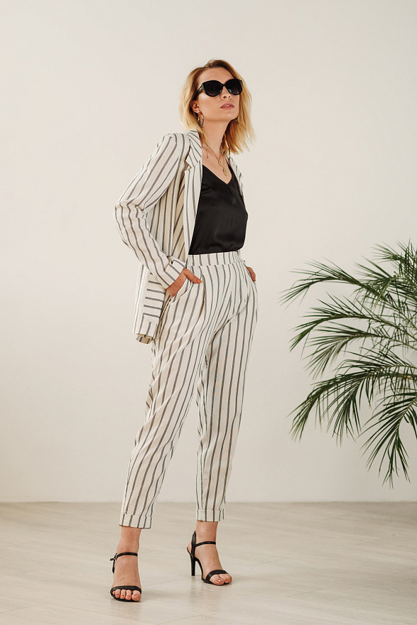 Белый летний пиджак в полоску