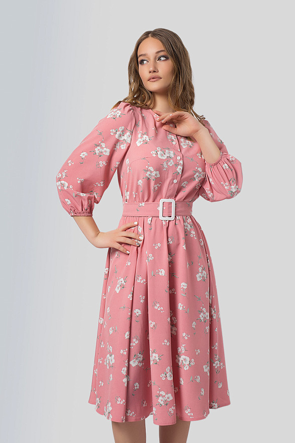 Розовое миди платье с поясом