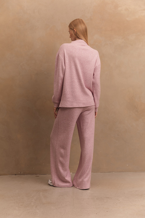 Брючный костюм из ангоры в цвете